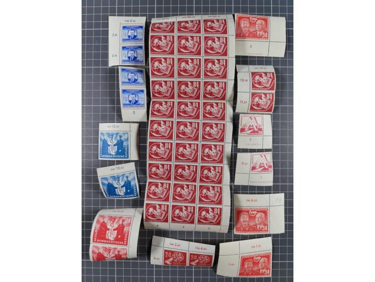 1949/53, postfrische Partie, fast ausschließlich in Bogen teilen und Bogen, dabei Bach (50), Köpfe II (ca. 10), etc.