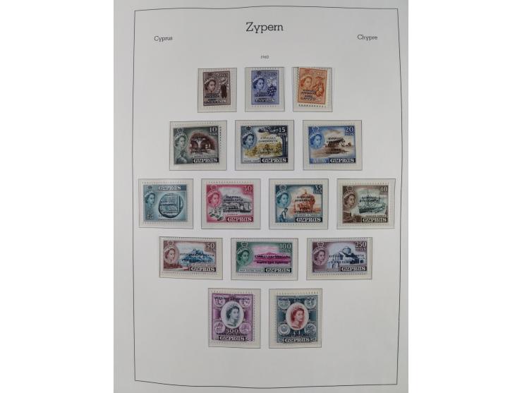 1960/2000, seemingly complete mint never hinged collection including miniature sheets.&nbsp;