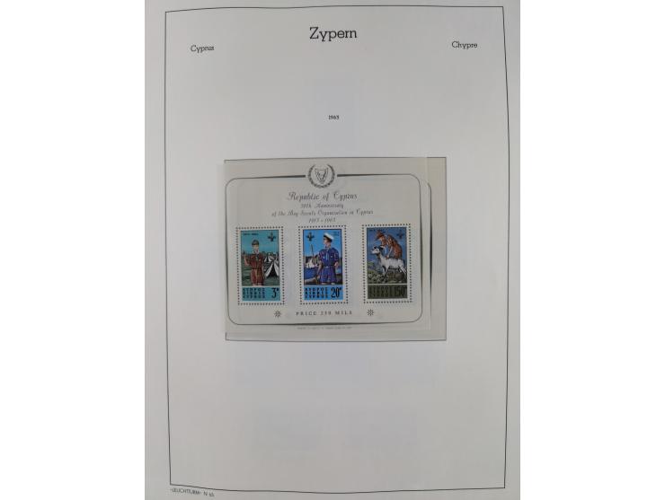 1960/2000, seemingly complete mint never hinged collection including miniature sheets.&nbsp;