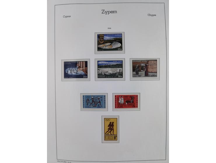 1960/2000, seemingly complete mint never hinged collection including miniature sheets.&nbsp;