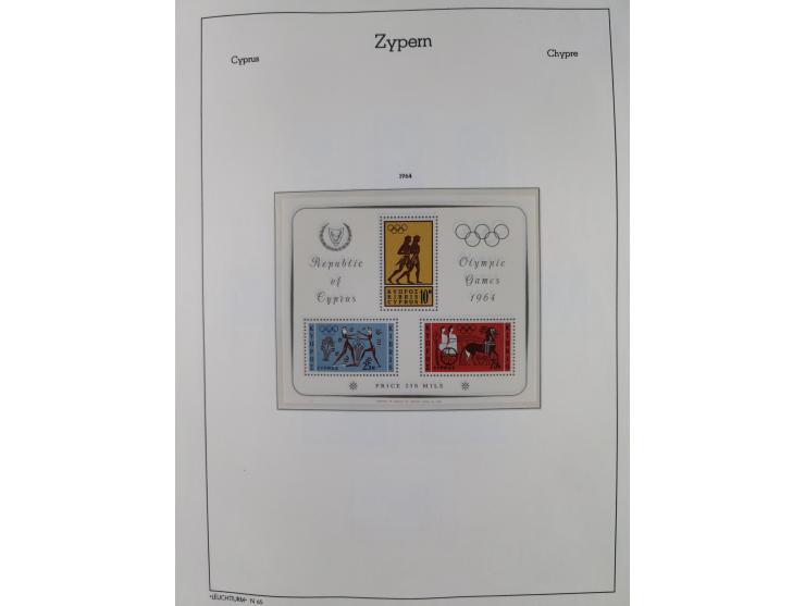 1960/2000, seemingly complete mint never hinged collection including miniature sheets.&nbsp;