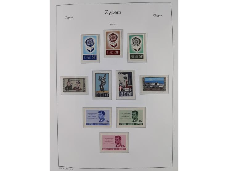 1960/2000, seemingly complete mint never hinged collection including miniature sheets.&nbsp;