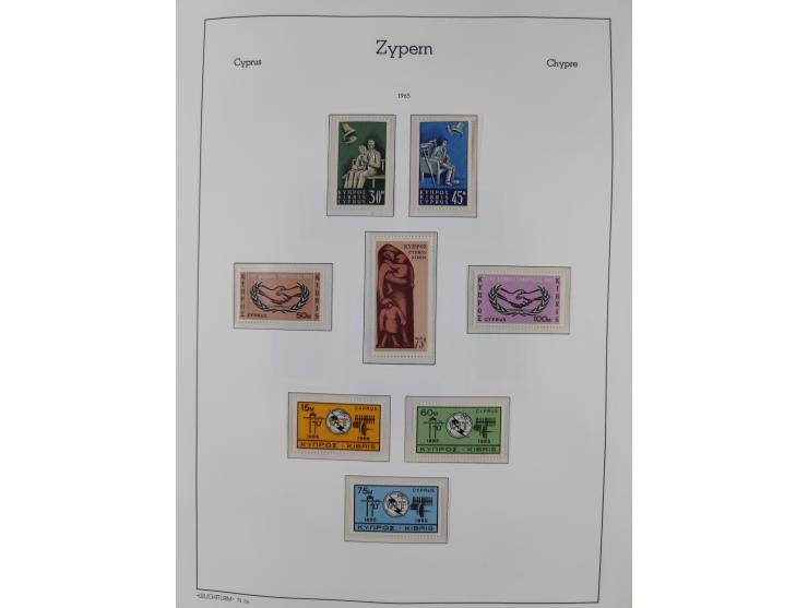 1960/2000, seemingly complete mint never hinged collection including miniature sheets.&nbsp;