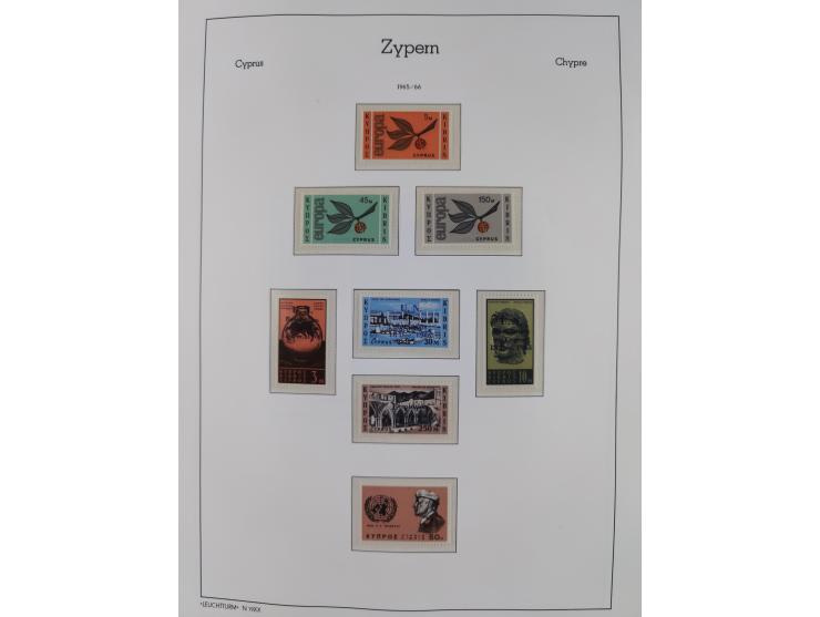 1960/2000, seemingly complete mint never hinged collection including miniature sheets.&nbsp;