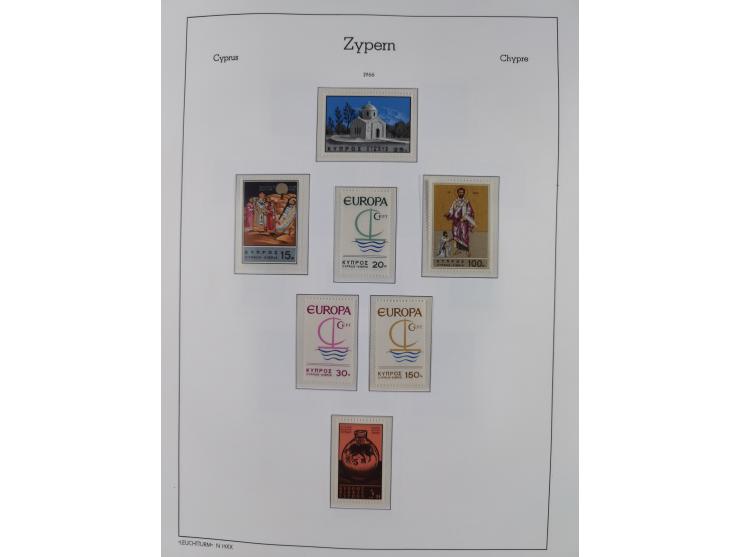 1960/2000, seemingly complete mint never hinged collection including miniature sheets.&nbsp;