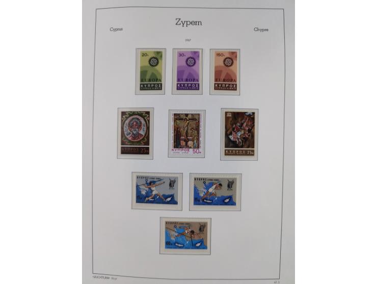 1960/2000, seemingly complete mint never hinged collection including miniature sheets.&nbsp;