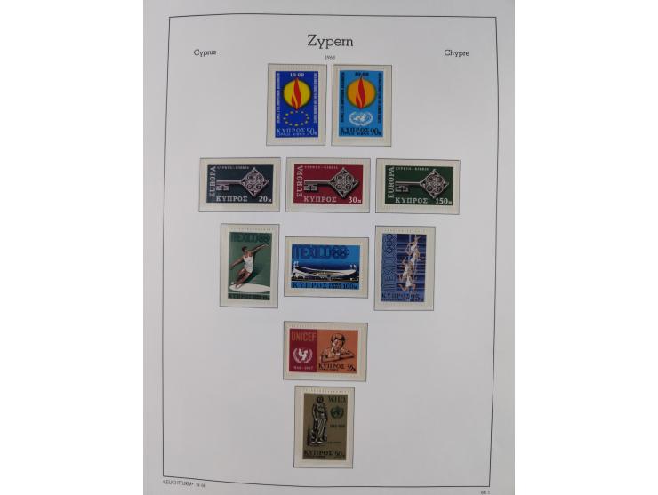 1960/2000, seemingly complete mint never hinged collection including miniature sheets.&nbsp;