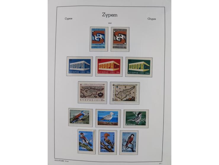 1960/2000, seemingly complete mint never hinged collection including miniature sheets.&nbsp;