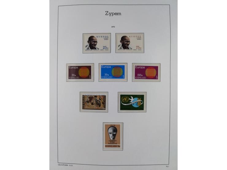 1960/2000, seemingly complete mint never hinged collection including miniature sheets.&nbsp;