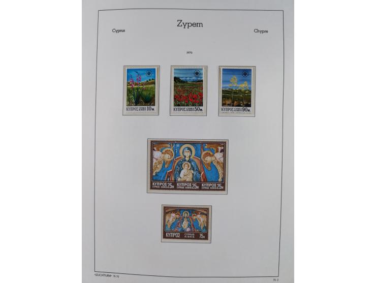 1960/2000, seemingly complete mint never hinged collection including miniature sheets.&nbsp;