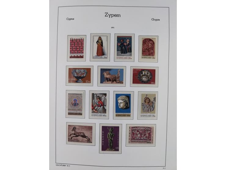 1960/2000, seemingly complete mint never hinged collection including miniature sheets.&nbsp;