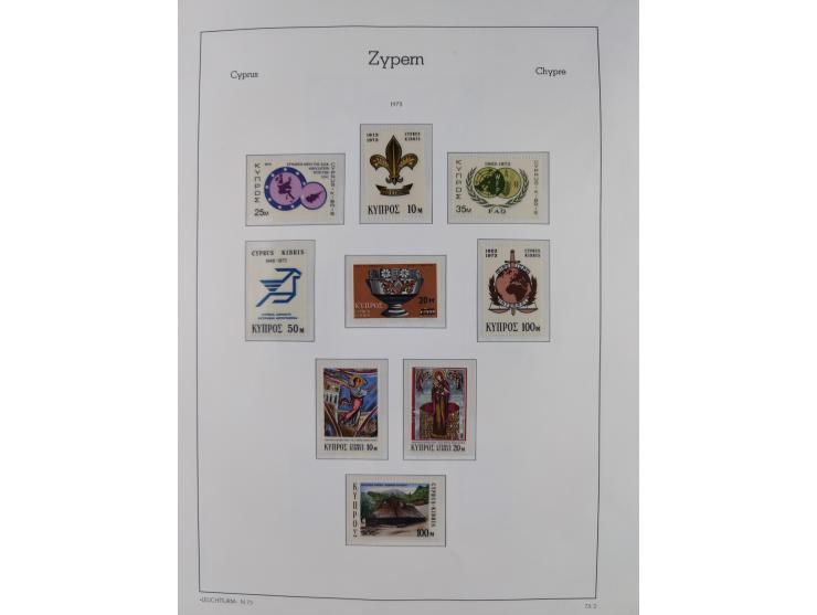 1960/2000, seemingly complete mint never hinged collection including miniature sheets.&nbsp;