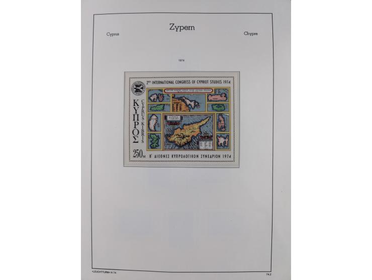 1960/2000, seemingly complete mint never hinged collection including miniature sheets.&nbsp;