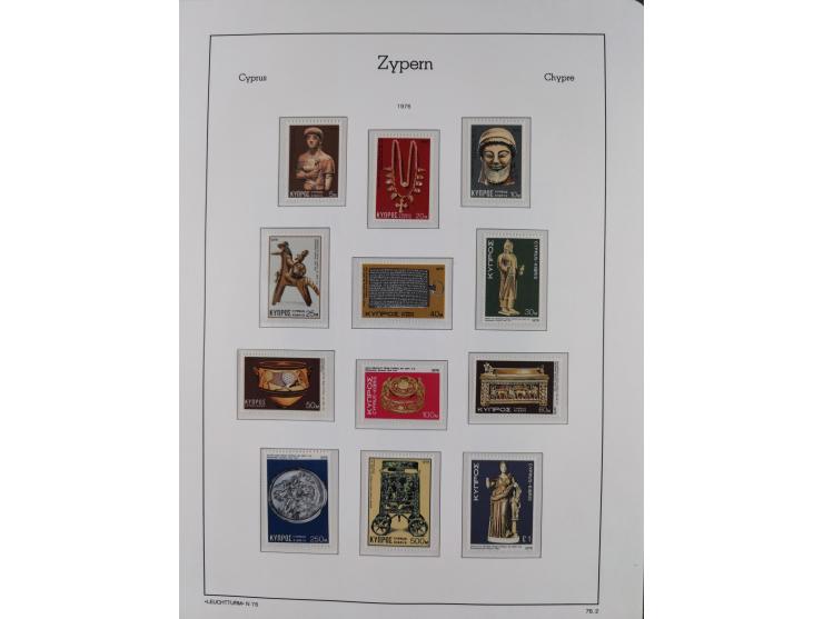 1960/2000, seemingly complete mint never hinged collection including miniature sheets.&nbsp;