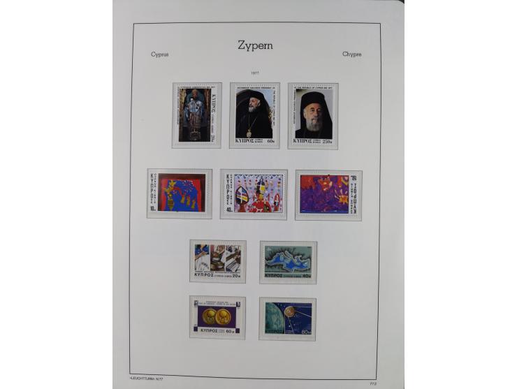 1960/2000, seemingly complete mint never hinged collection including miniature sheets.&nbsp;