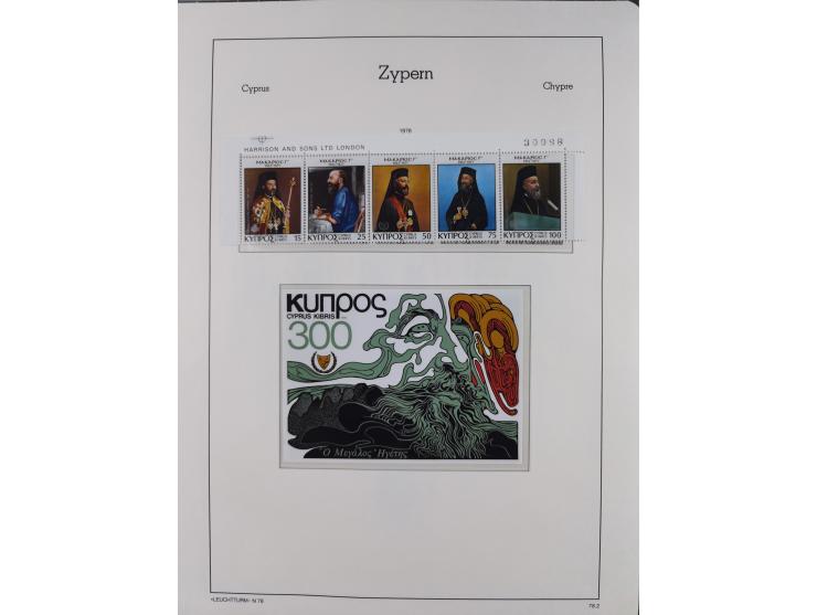 1960/2000, seemingly complete mint never hinged collection including miniature sheets.&nbsp;