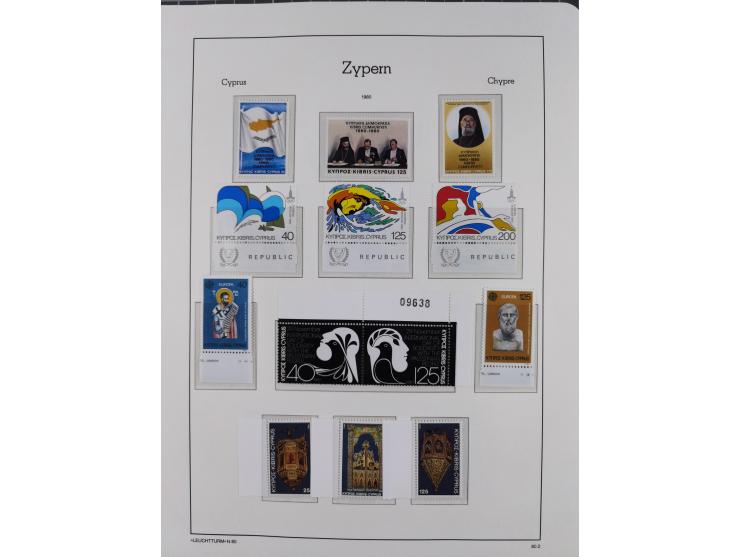 1960/2000, seemingly complete mint never hinged collection including miniature sheets.&nbsp;