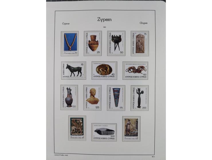 1960/2000, seemingly complete mint never hinged collection including miniature sheets.&nbsp;