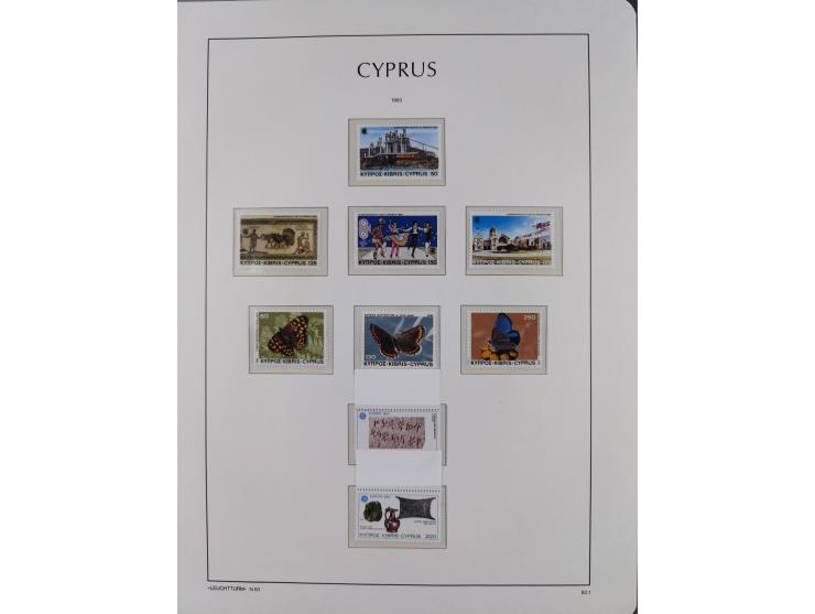 1960/2000, seemingly complete mint never hinged collection including miniature sheets.&nbsp;