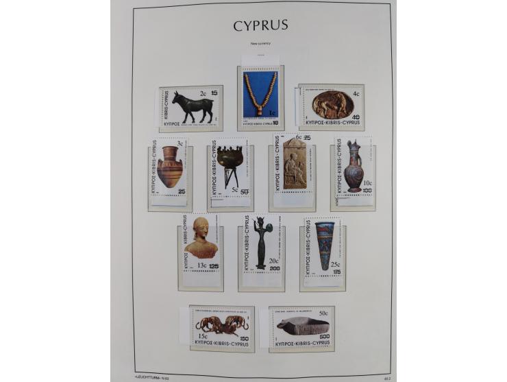 1960/2000, seemingly complete mint never hinged collection including miniature sheets.&nbsp;