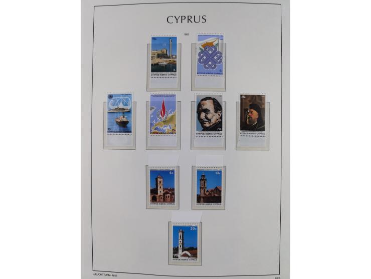 1960/2000, seemingly complete mint never hinged collection including miniature sheets.&nbsp;