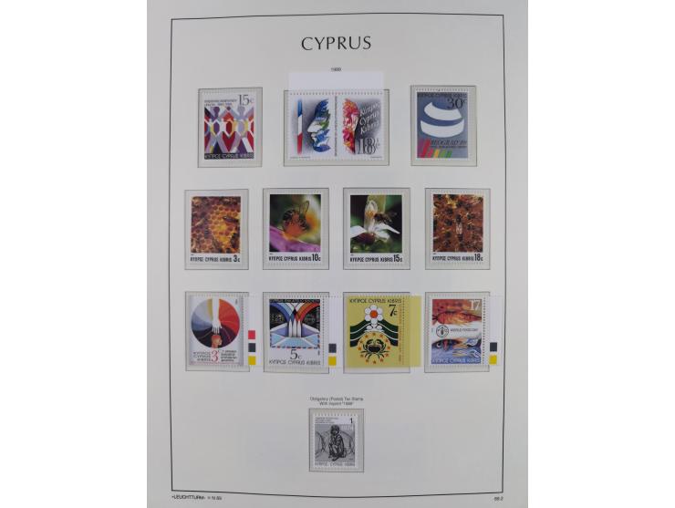 1960/2000, seemingly complete mint never hinged collection including miniature sheets.&nbsp;