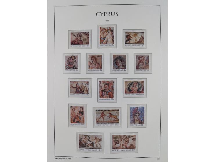 1960/2000, seemingly complete mint never hinged collection including miniature sheets.&nbsp;