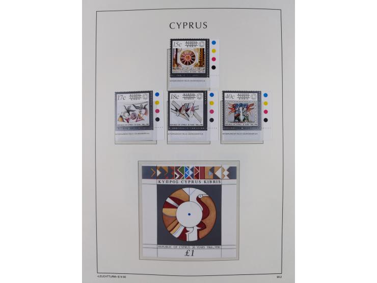 1960/2000, seemingly complete mint never hinged collection including miniature sheets.&nbsp;