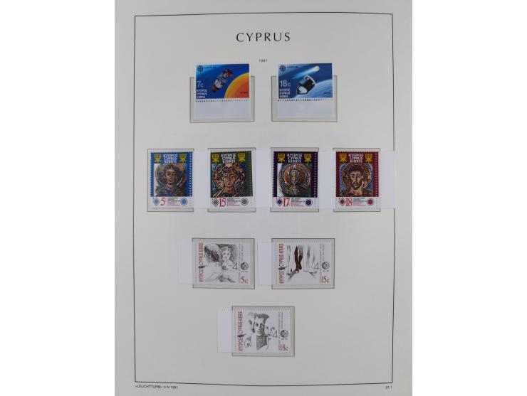 1960/2000, seemingly complete mint never hinged collection including miniature sheets.&nbsp;