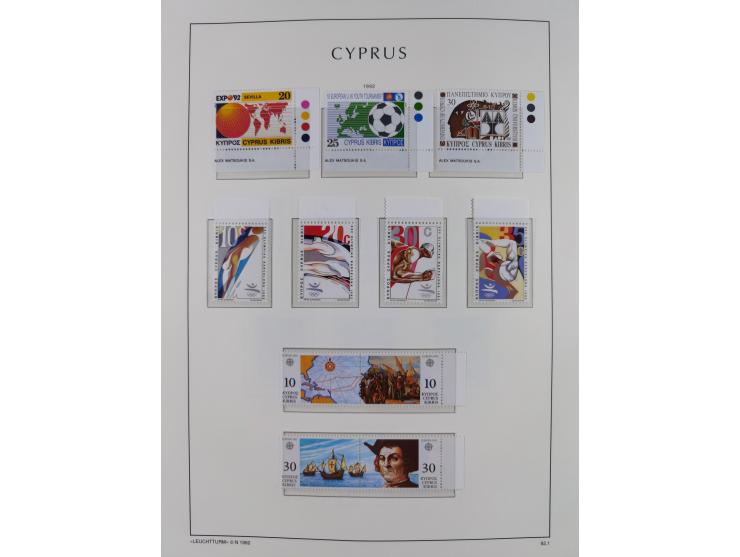 1960/2000, seemingly complete mint never hinged collection including miniature sheets.&nbsp;