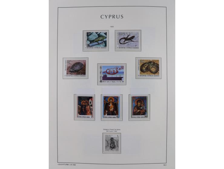 1960/2000, seemingly complete mint never hinged collection including miniature sheets.&nbsp;