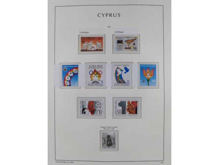 1960/2000, seemingly complete mint never hinged collection including miniature sheets.&nbsp;