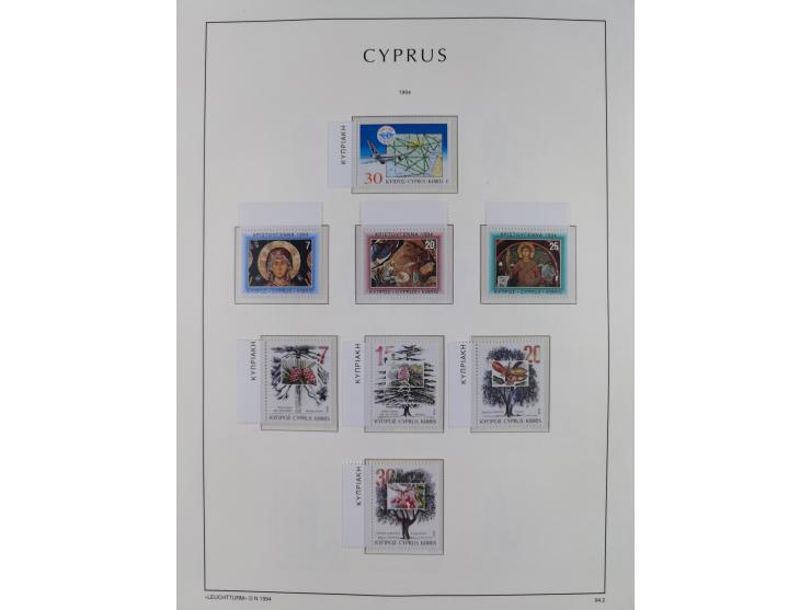 1960/2000, seemingly complete mint never hinged collection including miniature sheets.&nbsp;