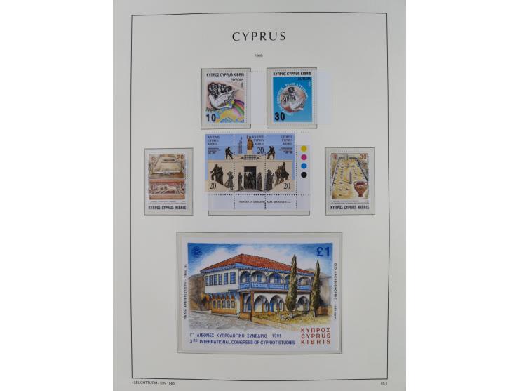 1960/2000, seemingly complete mint never hinged collection including miniature sheets.&nbsp;