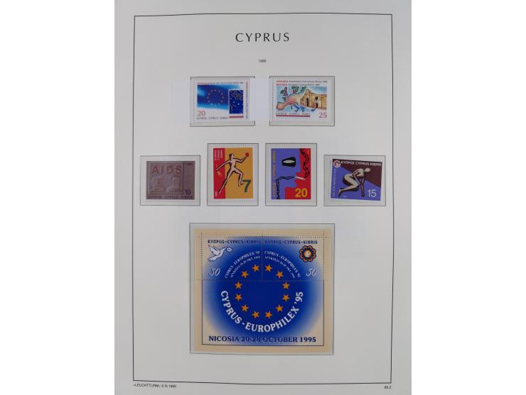 1960/2000, seemingly complete mint never hinged collection including miniature sheets.&nbsp;