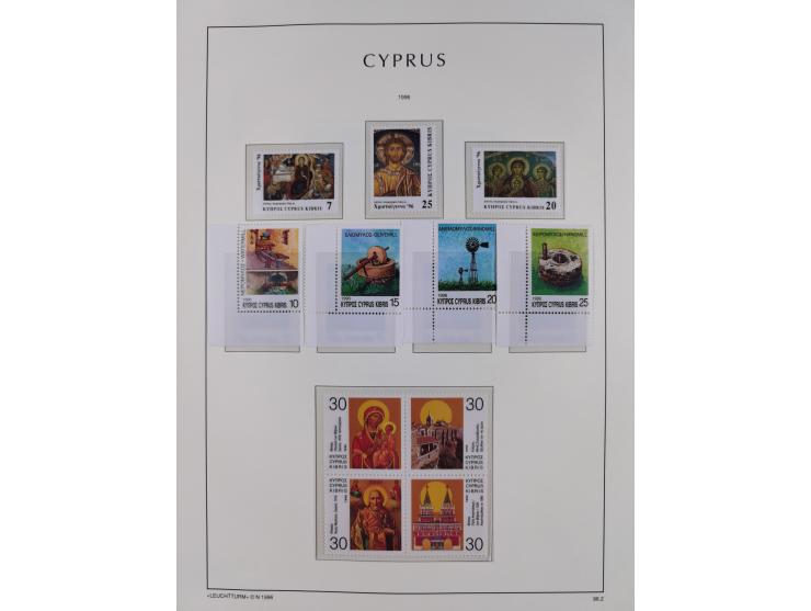 1960/2000, seemingly complete mint never hinged collection including miniature sheets.&nbsp;