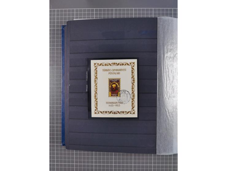 1921/55, valuable holding in stock book with many better issues, often in blocks, some varieties and specialities, containing