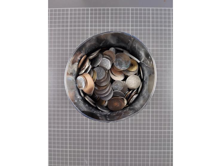 1884/1970 ca., Umlaufmünzen sowie Nachprägungen in Talergröße, zudem etwas aus aller Welt, ca. 4,7 kg