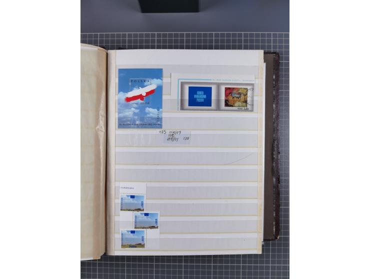 1918/89 (ca.), mint never hinged/unused and mostly used collection with duplicates, including Polish areas, Schlesien, etc., 