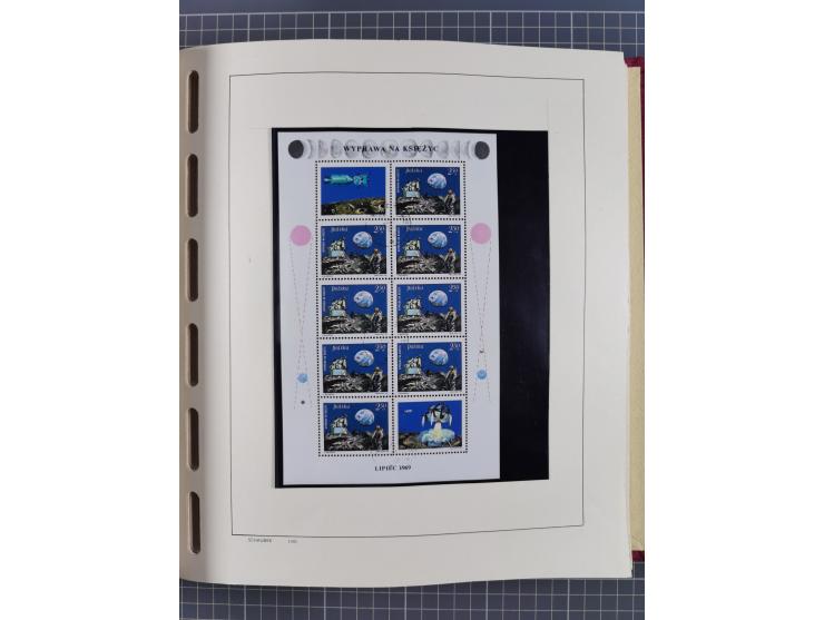 1918/89 (ca.), mint never hinged/unused and mostly used collection with duplicates, including Polish areas, Schlesien, etc., 