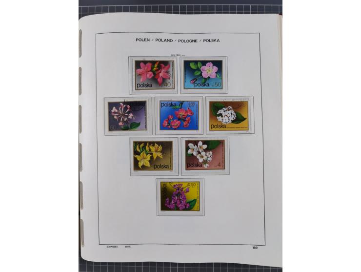 1918/89 (ca.), mint never hinged/unused and mostly used collection with duplicates, including Polish areas, Schlesien, etc., 