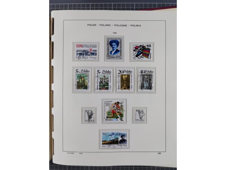 1918/89 (ca.), mint never hinged/unused and mostly used collection with duplicates, including Polish areas, Schlesien, etc., 