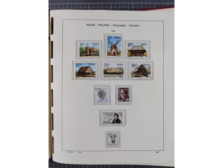 1918/89 (ca.), mint never hinged/unused and mostly used collection with duplicates, including Polish areas, Schlesien, etc., 