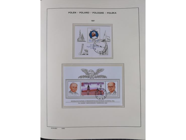 1918/89 (ca.), mint never hinged/unused and mostly used collection with duplicates, including Polish areas, Schlesien, etc., 