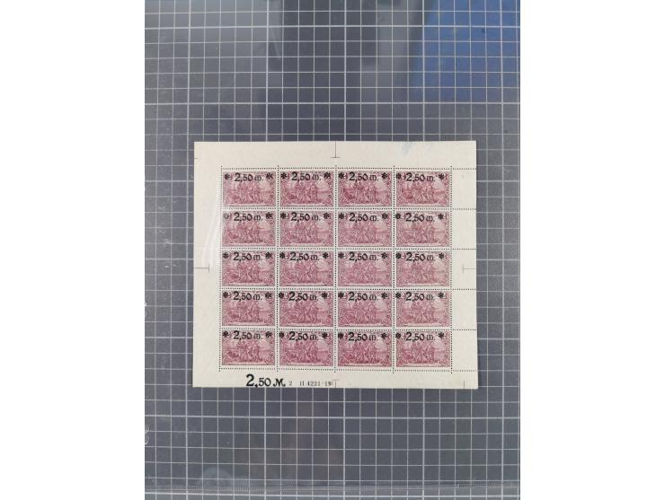 1920, postfrischer Bestand Germania 1.25 auf 1M. (2), 1.5 auf 1 M. (2) sowie 2.5 auf 2 M. (1), in kompletten Bögen, postfrisc