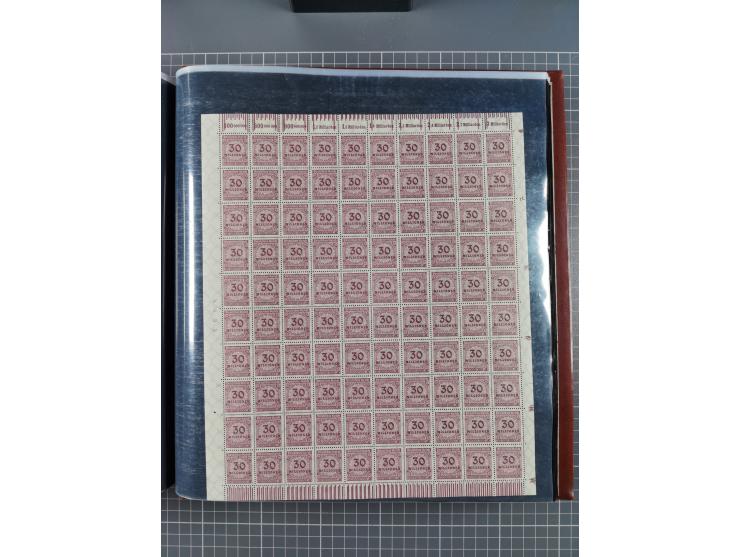 1923, meist postfrische Sammlung mit ca. 200 Bogen ex Mi.-Nr. 313-30, dabei u.a. Mi.-Nr. 330A (4) und 330B (3), gute Erhaltun