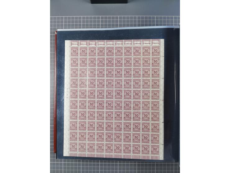 1923, meist postfrische Sammlung mit ca. 200 Bogen ex Mi.-Nr. 313-30, dabei u.a. Mi.-Nr. 330A (4) und 330B (3), gute Erhaltun