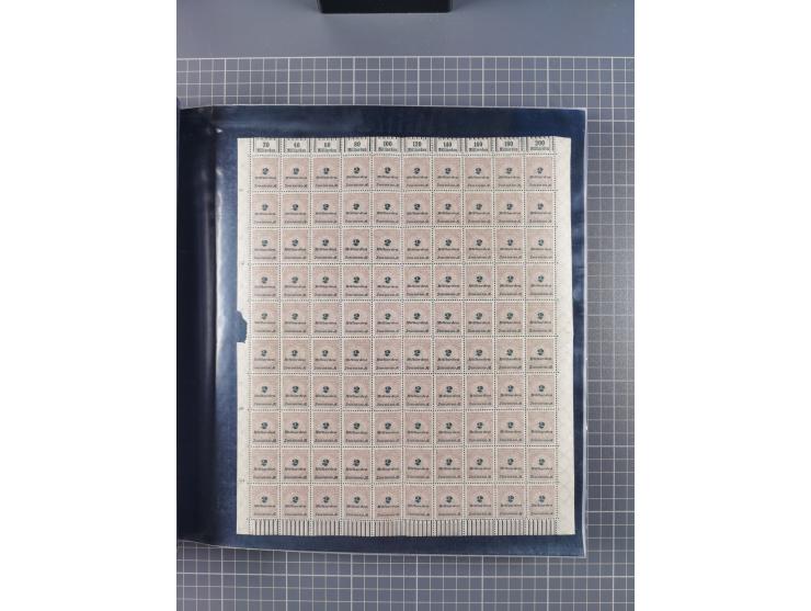 1923, meist postfrische Sammlung mit ca. 200 Bogen ex Mi.-Nr. 313-30, dabei u.a. Mi.-Nr. 330A (4) und 330B (3), gute Erhaltun