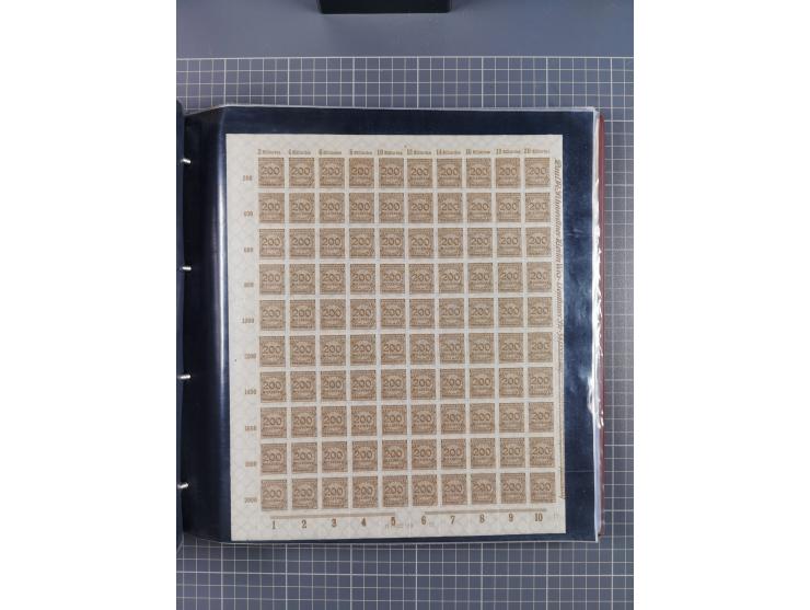 1923, meist postfrische Sammlung mit ca. 200 Bogen ex Mi.-Nr. 313-30, dabei u.a. Mi.-Nr. 330A (4) und 330B (3), gute Erhaltun