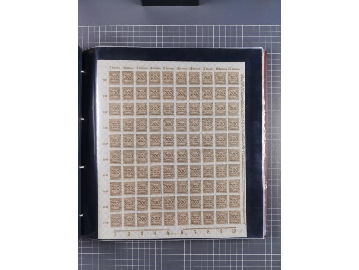 1923, meist postfrische Sammlung mit ca. 200 Bogen ex Mi.-Nr. 313-30, dabei u.a. Mi.-Nr. 330A (4) und 330B (3), gute Erhaltun